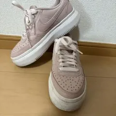 ピンク スニーカー