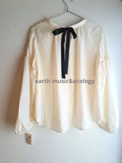 earth music&ecology バックリボンブラウス アイボリーホワイトのサムネイル