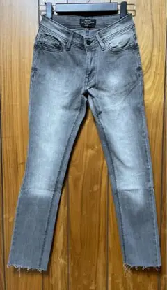 期間限定最終値下げ　ベルシュカ　希少　デニム　切りっぱなし　スキニー　メルカリ便