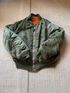 ALPHA INDUSTRIESのMA-1フライトジャケット