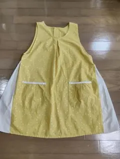 水玉模様の黄色いエプロン