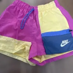 Nike カラフルショートパンツ S フェス　アウトドア　キャンプ　メッシュ