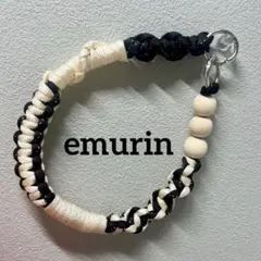 黒✖️アイボリー　ハンドストラップ　パラコード　【即購入可】