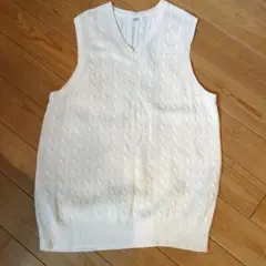 ユニクロ★ Vネック ケーブル編み ベスト