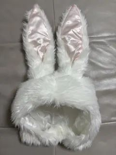 ウサギの耳付き被り物