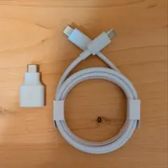 USB-C to USB-C ケーブルとUSB-A to USB-Cアダプター