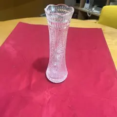 ガラス製 花瓶 花模様 カットデザイン
