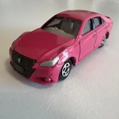 トミカ トヨタ クラウン ピンク ミニカー