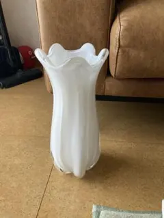 ホワイト　レトロ　ガラス 花瓶