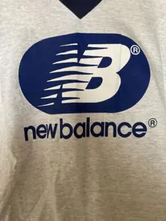 new balance Vネック Tシャツ グレー/ネイビー
