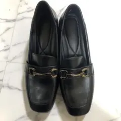 ブラックローファー ヒール付き 金具付き