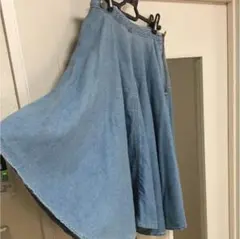 【美品】マウジー　ミドル丈柔らかデニム　フレアスカート　ライトブルー