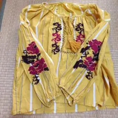 刺繍入りイエローブラウス 長袖のサムネイル