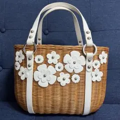 4℃ ヨンドシー　かごバッグ　巾着タイプ　花モチーフのサムネイル