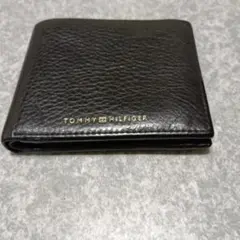 トミーヒルフィガー二つ折り財布