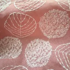 s14-p▼135×50cm▼コットンリネン刺繍生地▼リーフ柄　白葉　ピンク