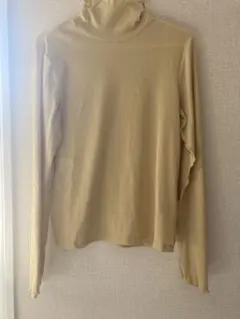 イエロー　タートルネック 長袖 トップス　gu