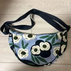 ユニクロ　marimekko フラワープリント ボディバッグ