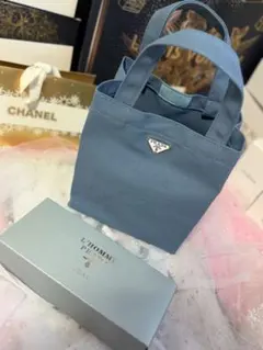 PRADA 新作ノベルティ ミニトートバッグ ロゴプレート 箱付き - メルカリ