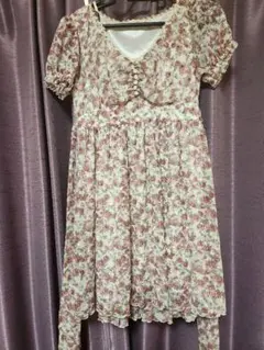 レストローズ、薔薇柄パフスリーブワンピース、白地、ロリータ