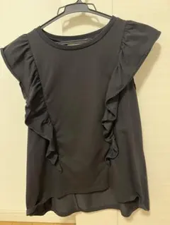 値下げしました！ビームス　黒フリルトップス