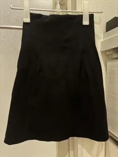 ミシェルマカロン 黒タイトスカート