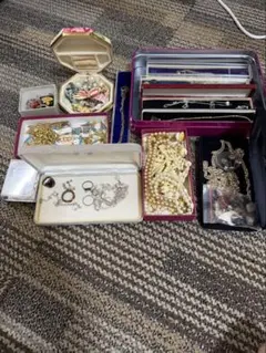 Item thumbnail for item 7c9bcfd6-f5fd-4f2c-8dab-70732baacd6f