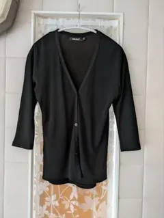 DKNY Vネック カーディガン 未使用のサムネイル