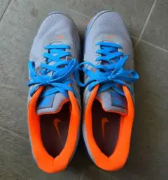 ブルー スニーカー