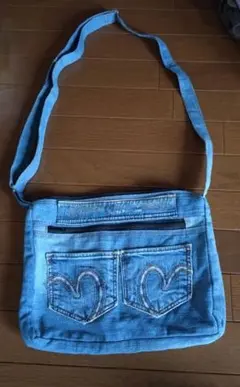 デニムショルダーバッグ ハートポケット付き