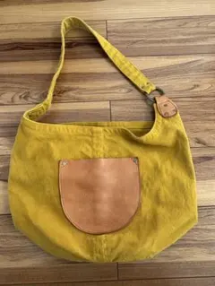 マスタード色キャンバスショルダーバッグ