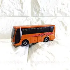 トミカ 三菱ふそうエアロクイーン オレンジ