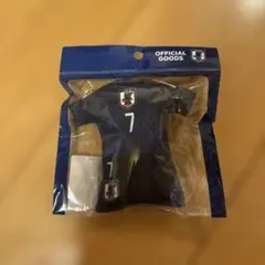 日本代表 サッカー　プレイヤーズユニ型クッションキーホルダー　三笘選手