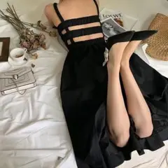 【値下げ中】ロングワンピース ブラック 背中見せ