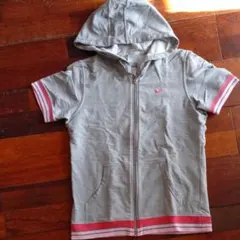 NIKEの半袖パーカー