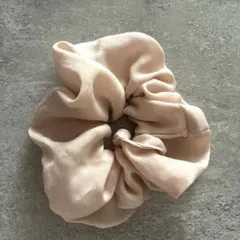シンプル ベージュ シュシュ ヘアアクセサリー