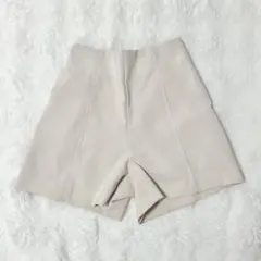 ベージュ ハイウエストショートパンツ