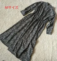 ルクールブラン　ロング丈ワンピース　襟フリル　ブラック花柄