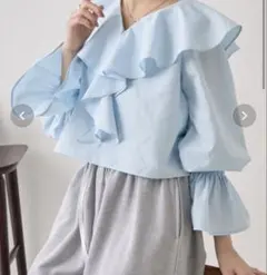 新品　タグ付き　who'swhochicoフリル　ブラウスのサムネイル