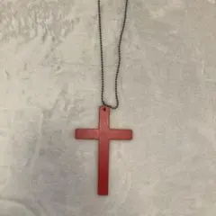 赤い十字架ネックレス