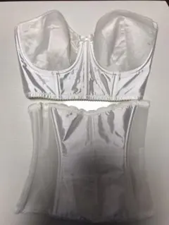 the D ブライダルインナー(ブラ+ウエストニッパー)