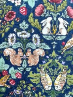 シーチング生地 アールヌーヴォーシンフォニー 植物 動物 ネイビー 100cm