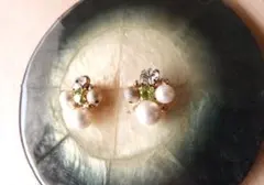 天然石ペリドット&貝パールなどのハンドメイド（ピアスorイヤリング）