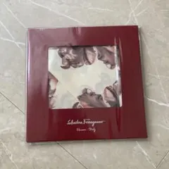 新品未使用】お値下げ交渉可！ Salvatore Ferragamoスカーフ - メルカリ