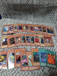 は*読様 遊戯王まとめ売り7　古い字レアと光り物他