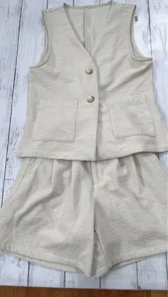 GU ベージュ ベストとショートパンツセット 42-01