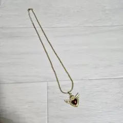 ゴールド ハート型ペンダント ネックレス 赤いストーン付き