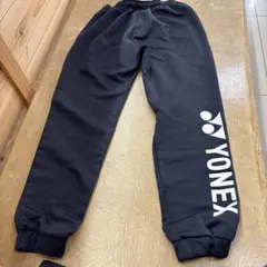 YONEX ブラックジャージ サイドジッパー付き - メルカリ