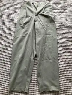 GU ライトグリーン テーパードパンツ Sサイズ