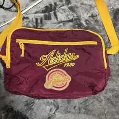 adidasのショルダーバッグ？